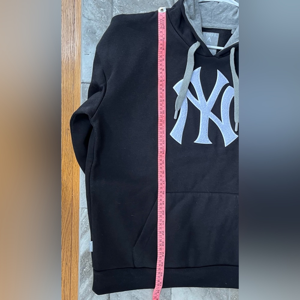 NWOT Black New York Yankees Hoodie - Picture 4 of 4